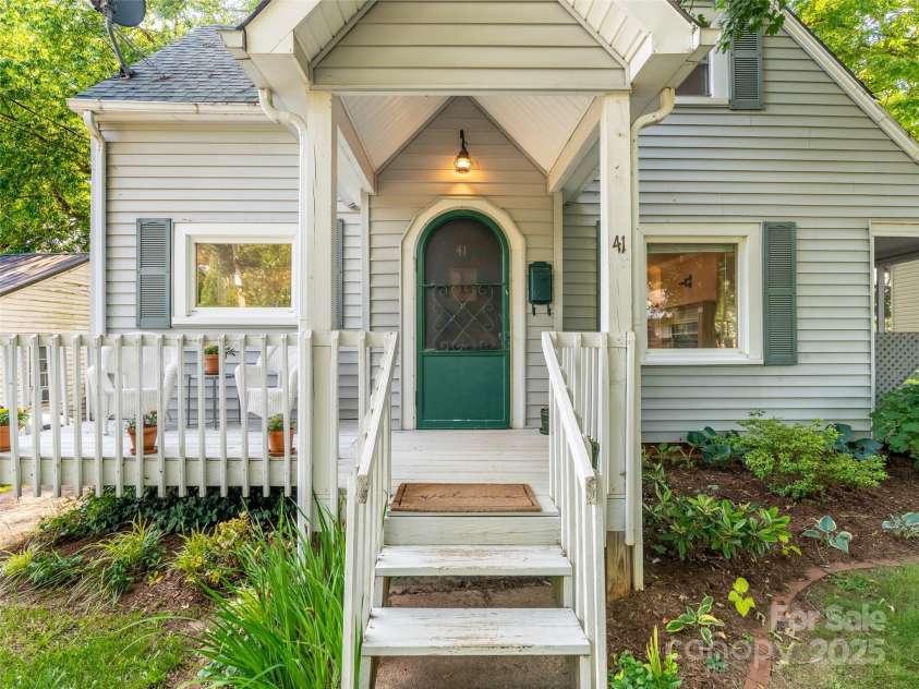 41 Princeton Drive, Asheville, NC 28806.  MLS# CAR4259252, YatesRealty ID 25100. Adorable cottage
