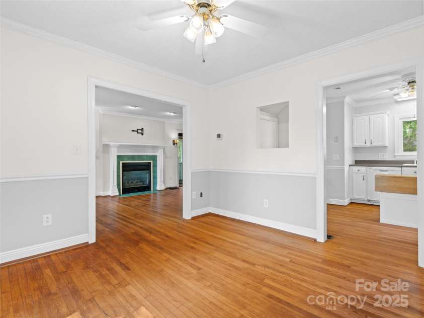 41 Princeton Drive, Asheville, NC 28806.  MLS# CAR4259252, YatesRealty ID 25100. Dining open to kitchen  and living room