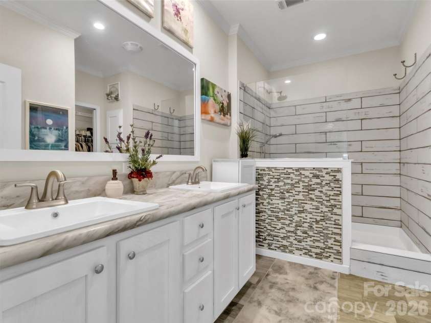 21 Swift Stream Lane, Waynesville, NC 28785.  MLS# CAR4380730, YatesRealty ID 25101. 