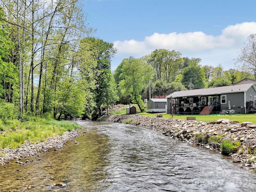 21 Swift Stream Lane, Waynesville, NC 28785.  MLS# CAR4380730, YatesRealty ID 25101. 