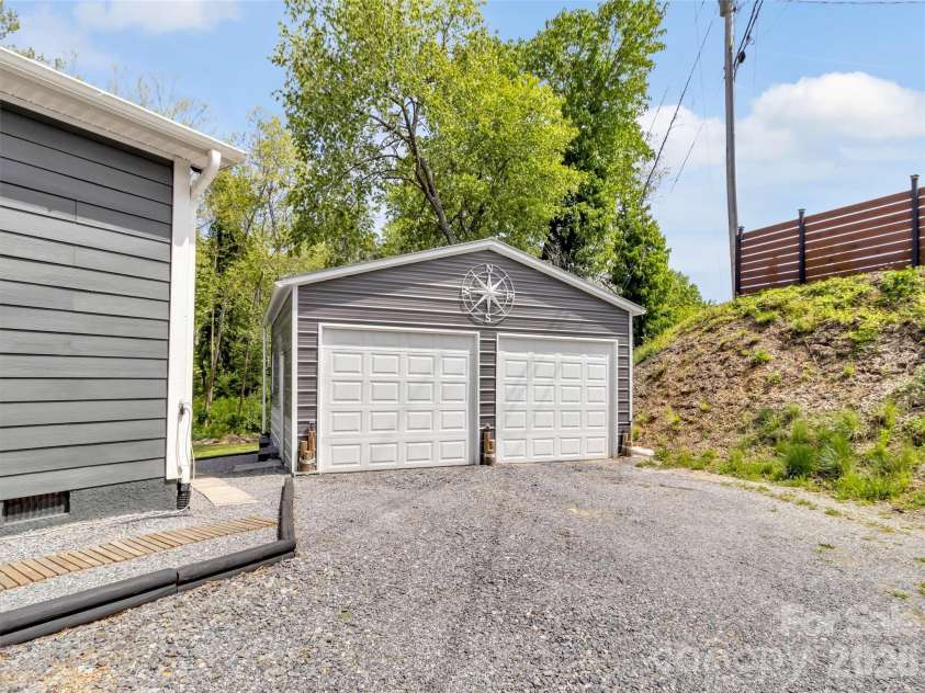 21 Swift Stream Lane, Waynesville, NC 28785.  MLS# CAR4380730, YatesRealty ID 25101. 