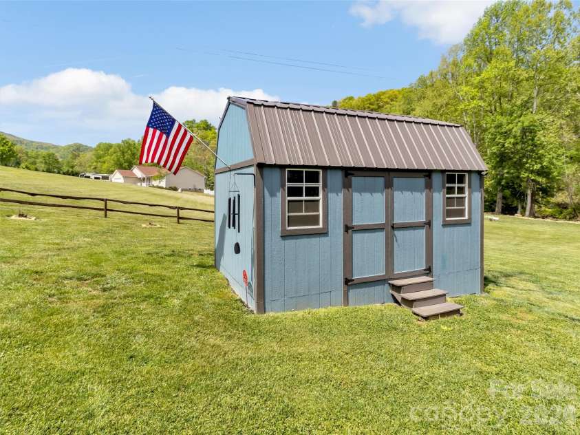 21 Swift Stream Lane, Waynesville, NC 28785.  MLS# CAR4380730, YatesRealty ID 25101. 