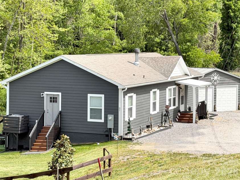 21 Swift Stream Lane, Waynesville, NC 28785.  MLS# CAR4380730, YatesRealty ID 25101. 