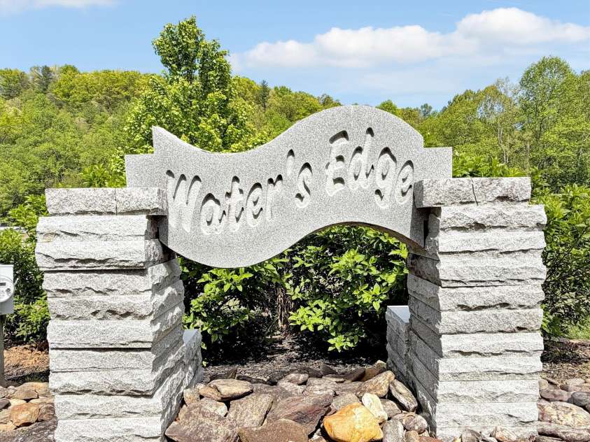 21 Swift Stream Lane, Waynesville, NC 28785.  MLS# CAR4380730, YatesRealty ID 25101. 