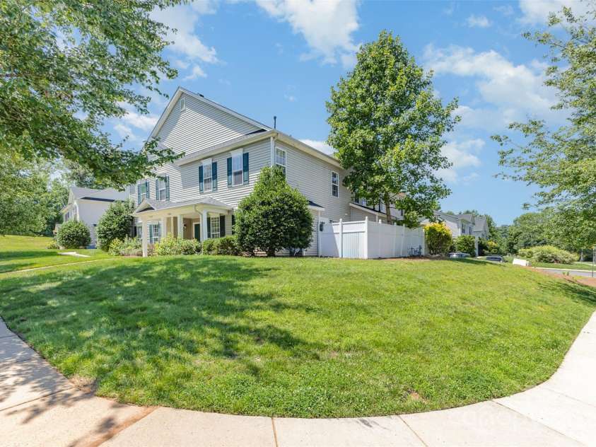 9664 Littleleaf Drive, Charlotte, NC 28215.  MLS# CAR4272439, YatesRealty ID 25101. 