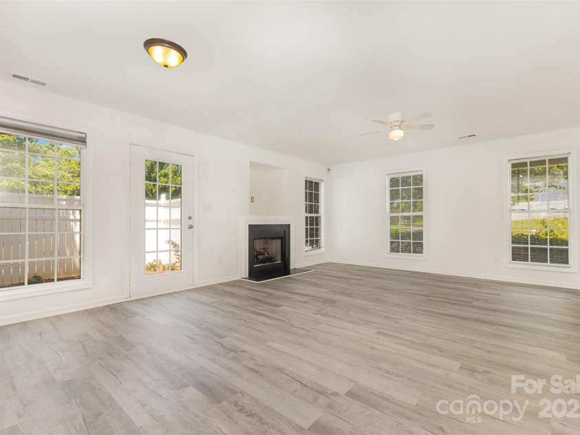 9664 Littleleaf Drive, Charlotte, NC 28215.  MLS# CAR4272439, YatesRealty ID 25101. 