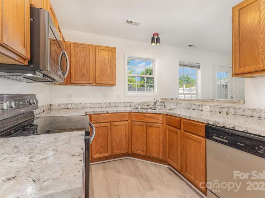 9664 Littleleaf Drive, Charlotte, NC 28215.  MLS# CAR4272439, YatesRealty ID 25101. 