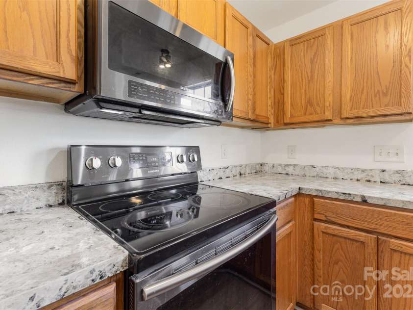 9664 Littleleaf Drive, Charlotte, NC 28215.  MLS# CAR4272439, YatesRealty ID 25101. 