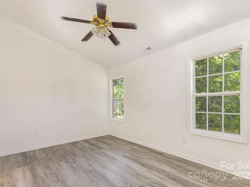 9664 Littleleaf Drive, Charlotte, NC 28215.  MLS# CAR4272439, YatesRealty ID 25101. 