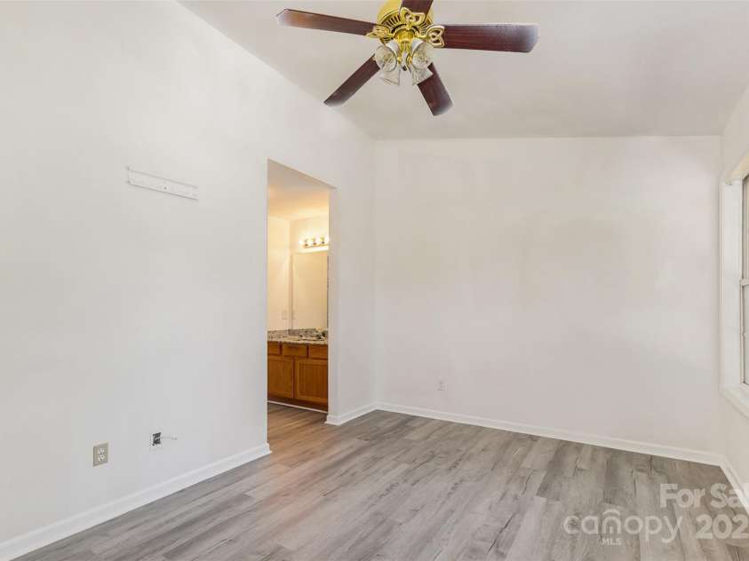 9664 Littleleaf Drive, Charlotte, NC 28215.  MLS# CAR4272439, YatesRealty ID 25101. 