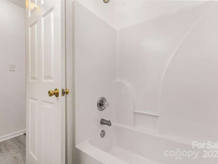 9664 Littleleaf Drive, Charlotte, NC 28215.  MLS# CAR4272439, YatesRealty ID 25101. 