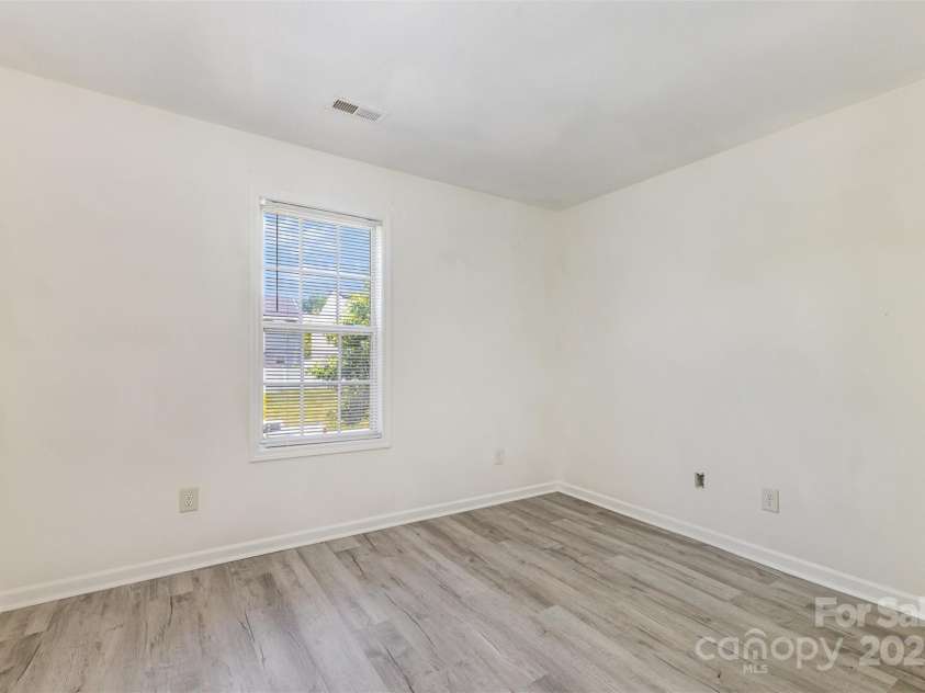 9664 Littleleaf Drive, Charlotte, NC 28215.  MLS# CAR4272439, YatesRealty ID 25101. 