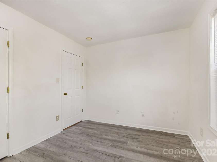 9664 Littleleaf Drive, Charlotte, NC 28215.  MLS# CAR4272439, YatesRealty ID 25101. 