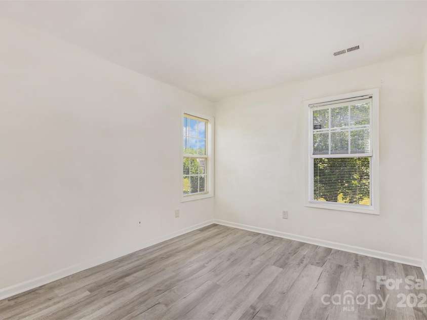 9664 Littleleaf Drive, Charlotte, NC 28215.  MLS# CAR4272439, YatesRealty ID 25101. 