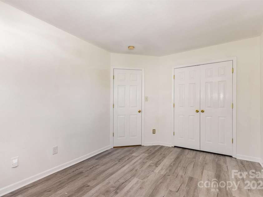 9664 Littleleaf Drive, Charlotte, NC 28215.  MLS# CAR4272439, YatesRealty ID 25101. 