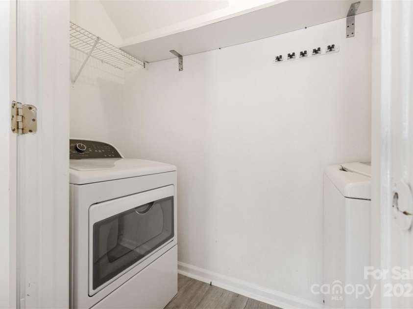 9664 Littleleaf Drive, Charlotte, NC 28215.  MLS# CAR4272439, YatesRealty ID 25101. 