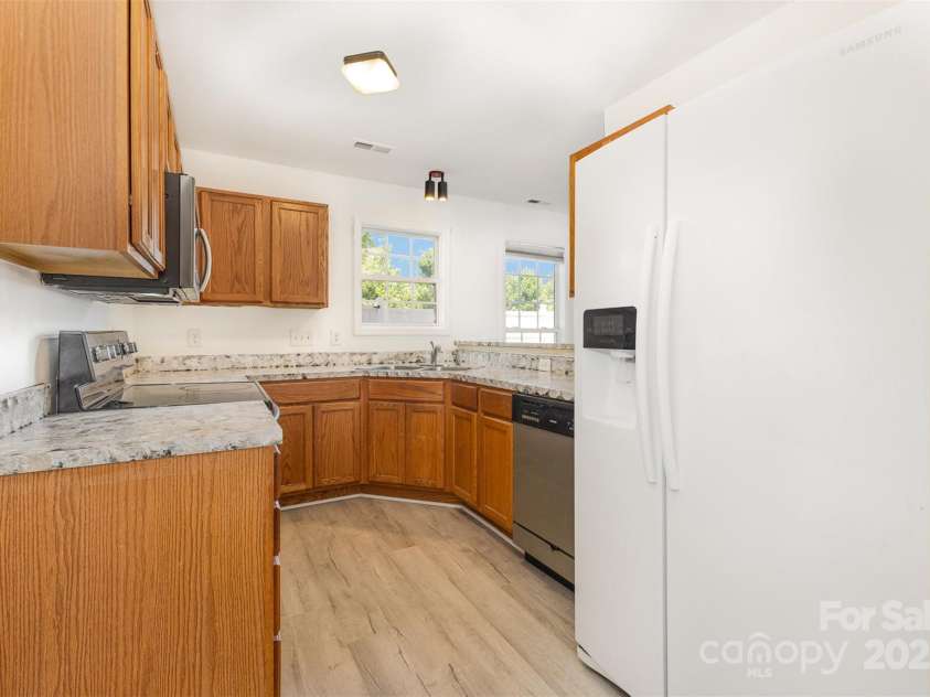 9664 Littleleaf Drive, Charlotte, NC 28215.  MLS# CAR4272439, YatesRealty ID 25101. 