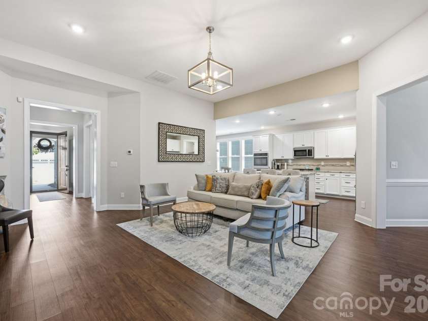 7210 Overjoyed Crossing, Charlotte, NC 28215.  MLS# CAR4383574, YatesRealty ID 25103. 