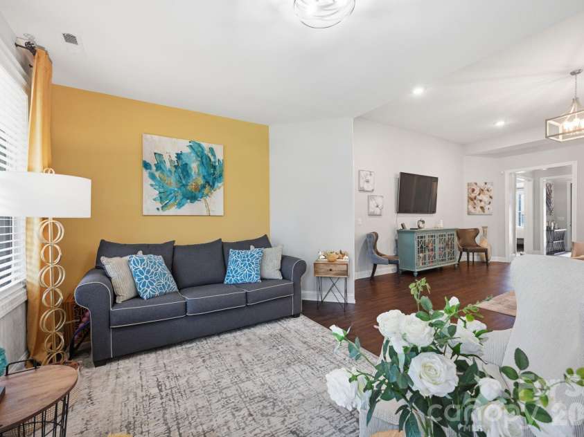 7210 Overjoyed Crossing, Charlotte, NC 28215.  MLS# CAR4383574, YatesRealty ID 25103. 
