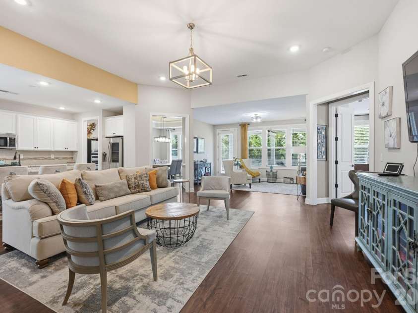7210 Overjoyed Crossing, Charlotte, NC 28215.  MLS# CAR4383574, YatesRealty ID 25103. 