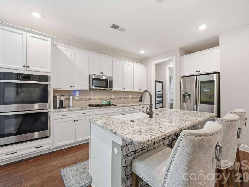 7210 Overjoyed Crossing, Charlotte, NC 28215.  MLS# CAR4383574, YatesRealty ID 25103. 