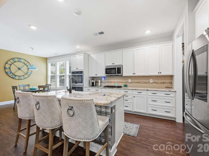 7210 Overjoyed Crossing, Charlotte, NC 28215.  MLS# CAR4383574, YatesRealty ID 25103. 