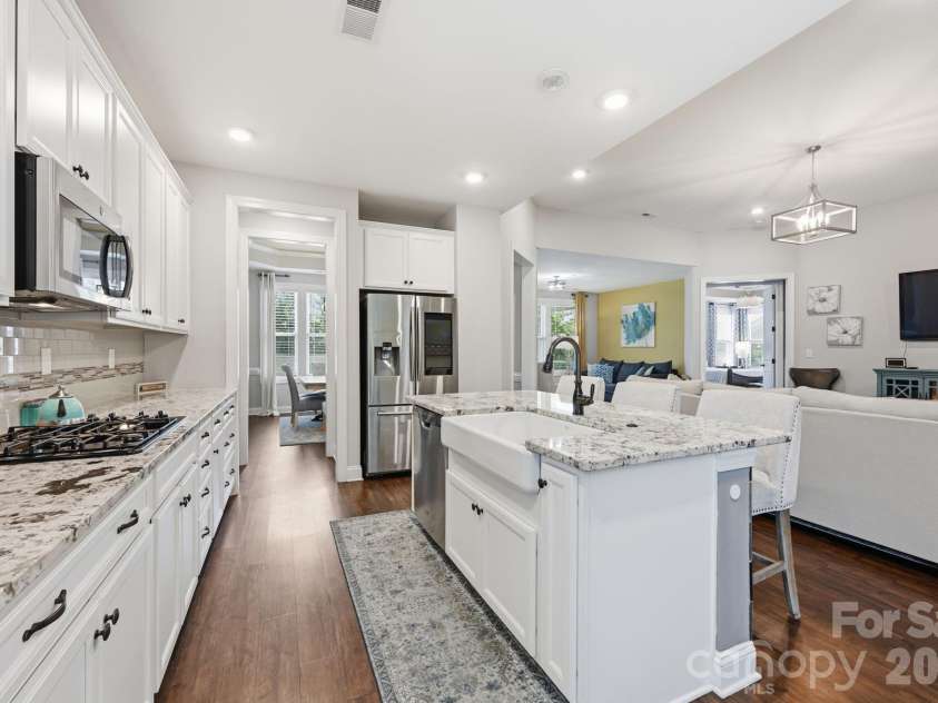 7210 Overjoyed Crossing, Charlotte, NC 28215.  MLS# CAR4383574, YatesRealty ID 25103. 