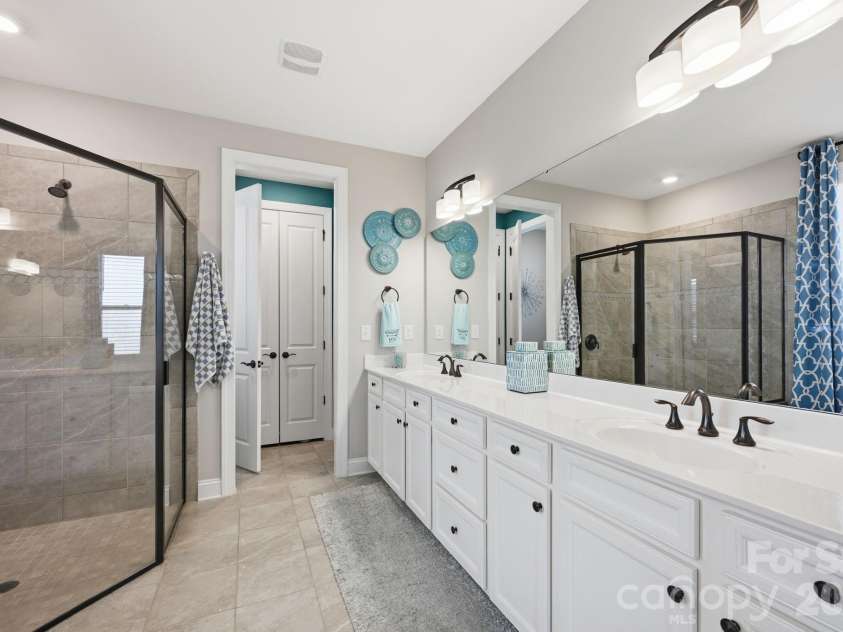 7210 Overjoyed Crossing, Charlotte, NC 28215.  MLS# CAR4383574, YatesRealty ID 25103. 