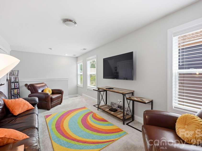 7210 Overjoyed Crossing, Charlotte, NC 28215.  MLS# CAR4383574, YatesRealty ID 25103. 