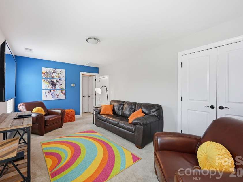 7210 Overjoyed Crossing, Charlotte, NC 28215.  MLS# CAR4383574, YatesRealty ID 25103. 