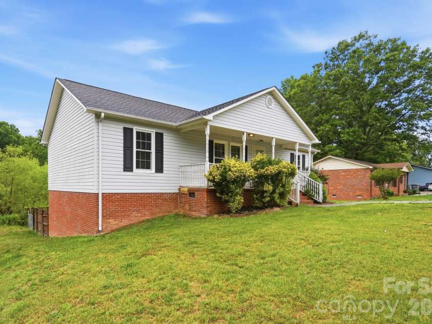 1114 Lakeview Street, Kannapolis, NC 28083.  MLS# CAR4384208, YatesRealty ID 25105. 