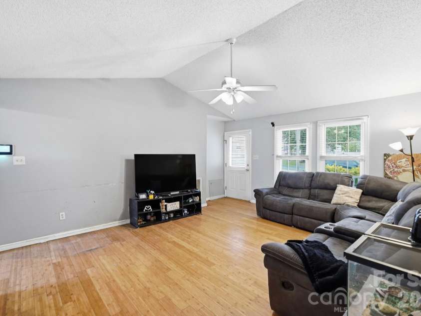 1114 Lakeview Street, Kannapolis, NC 28083.  MLS# CAR4384208, YatesRealty ID 25105. 