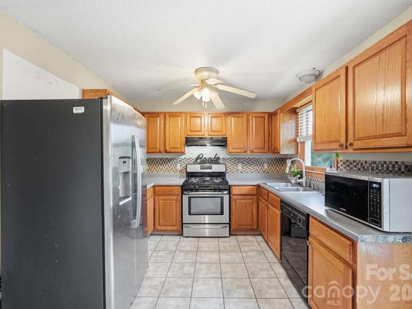 1114 Lakeview Street, Kannapolis, NC 28083.  MLS# CAR4384208, YatesRealty ID 25105. 