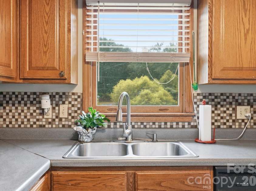 1114 Lakeview Street, Kannapolis, NC 28083.  MLS# CAR4384208, YatesRealty ID 25105. 