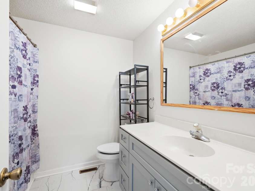 1114 Lakeview Street, Kannapolis, NC 28083.  MLS# CAR4384208, YatesRealty ID 25105. 