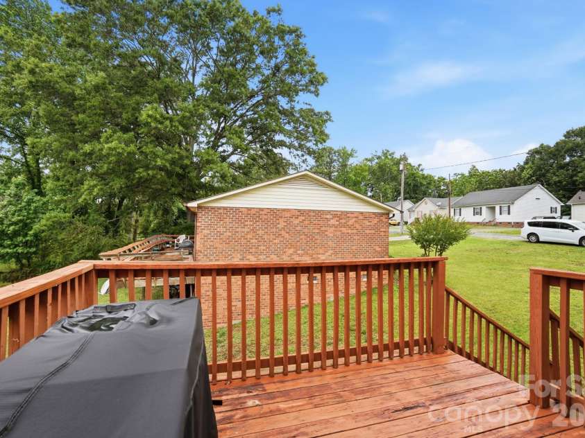 1114 Lakeview Street, Kannapolis, NC 28083.  MLS# CAR4384208, YatesRealty ID 25105. 