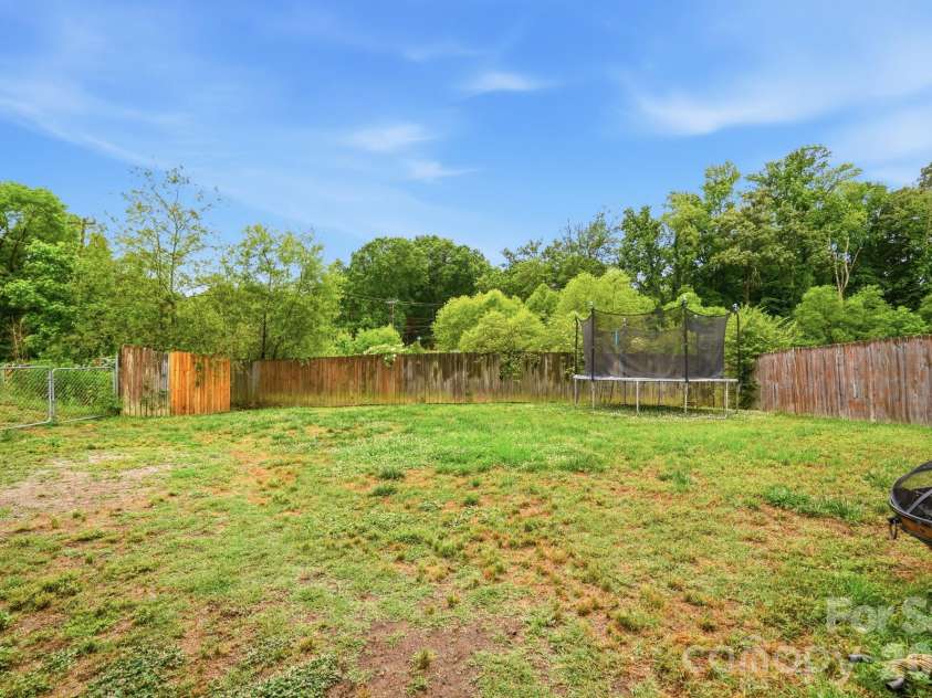 1114 Lakeview Street, Kannapolis, NC 28083.  MLS# CAR4384208, YatesRealty ID 25105. 