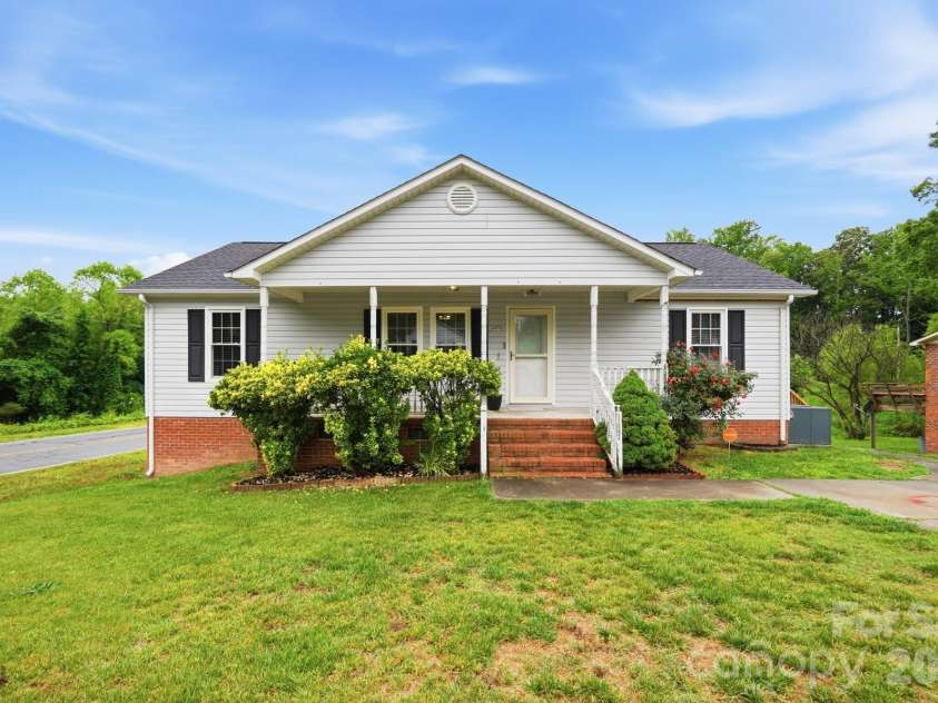 1114 Lakeview Street, Kannapolis, NC 28083.  MLS# CAR4384208, YatesRealty ID 25105. Peek a boo!