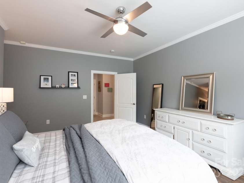 9826 Springholm Drive, Charlotte, NC 28278.  MLS# CAR4277978, YatesRealty ID 25105. 