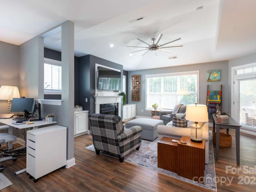 9826 Springholm Drive, Charlotte, NC 28278.  MLS# CAR4277978, YatesRealty ID 25105. 