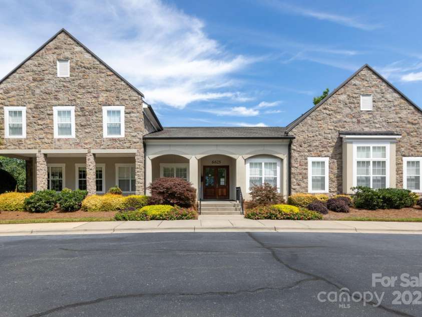 9826 Springholm Drive, Charlotte, NC 28278.  MLS# CAR4277978, YatesRealty ID 25105. Community Clubhouse