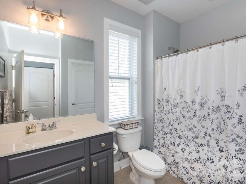 9826 Springholm Drive, Charlotte, NC 28278.  MLS# CAR4277978, YatesRealty ID 25105. Jack and Jill bath off of 2nd bedroom and main hall.