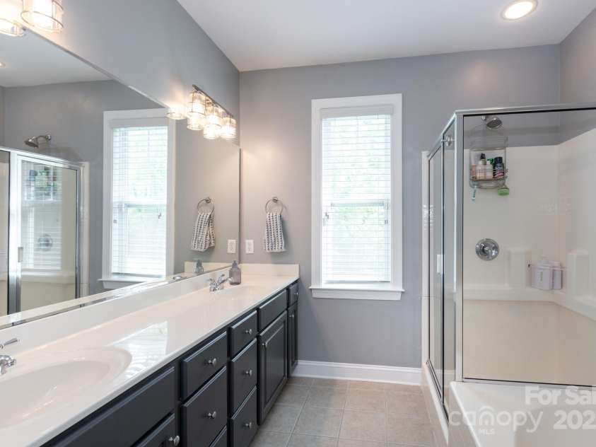 9826 Springholm Drive, Charlotte, NC 28278.  MLS# CAR4277978, YatesRealty ID 25105. Primary en-suite includes double sinks, shower, garden tub and water closet