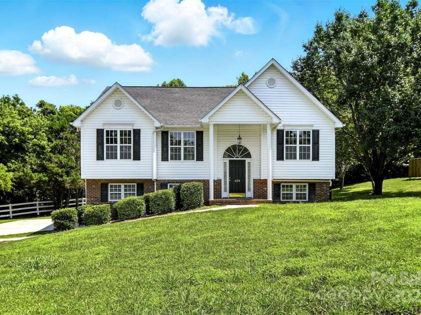156 Autumn Woods Boulevard, Mount Holly, NC 28120.  MLS# CAR4276951, YatesRealty ID 25107. 
