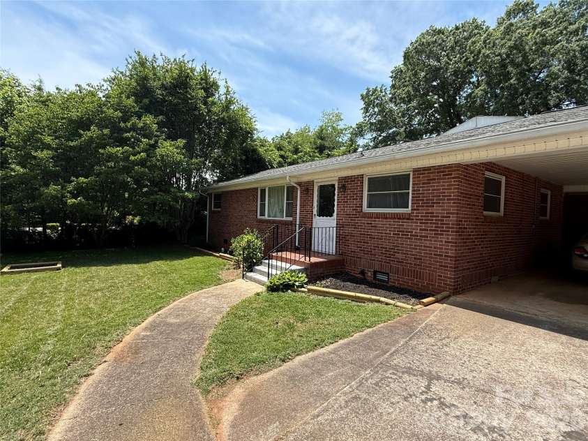 2012 Deal Avenue, Newton, NC 28658.  MLS# CAR4376305, YatesRealty ID 25107. 