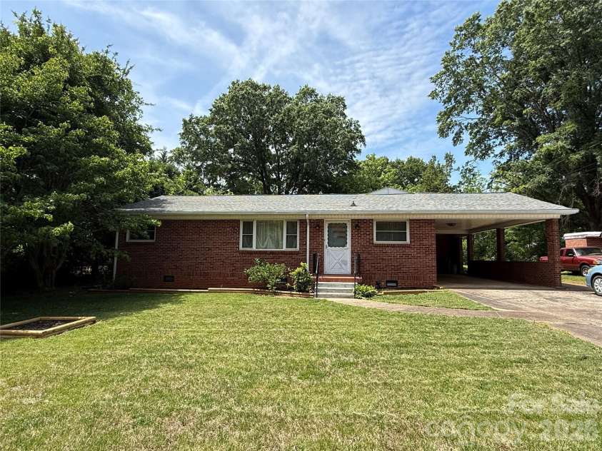 2012 Deal Avenue, Newton, NC 28658.  MLS# CAR4376305, YatesRealty ID 25107. 