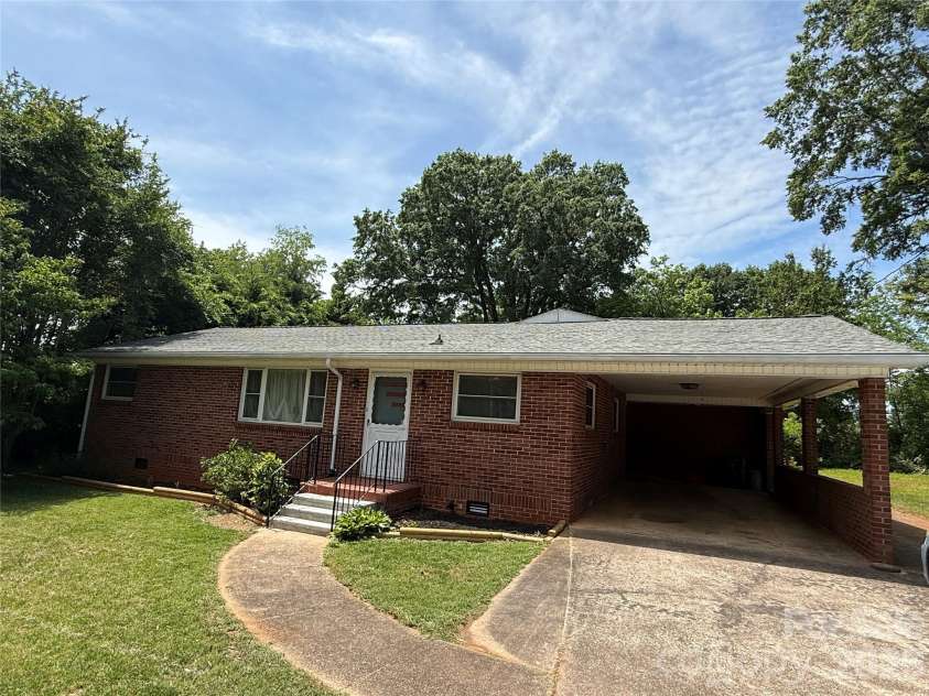 2012 Deal Avenue, Newton, NC 28658.  MLS# CAR4376305, YatesRealty ID 25107. 
