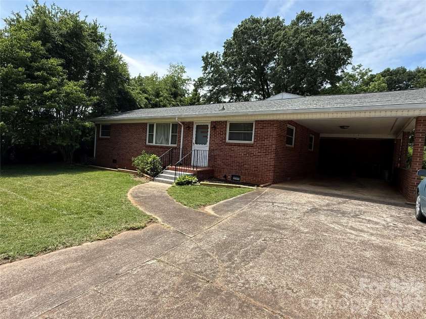 2012 Deal Avenue, Newton, NC 28658.  MLS# CAR4376305, YatesRealty ID 25107. 