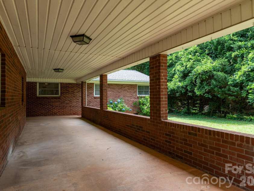 2012 Deal Avenue, Newton, NC 28658.  MLS# CAR4376305, YatesRealty ID 25107. 