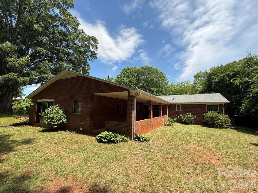 2012 Deal Avenue, Newton, NC 28658.  MLS# CAR4376305, YatesRealty ID 25107. Additional flex building 